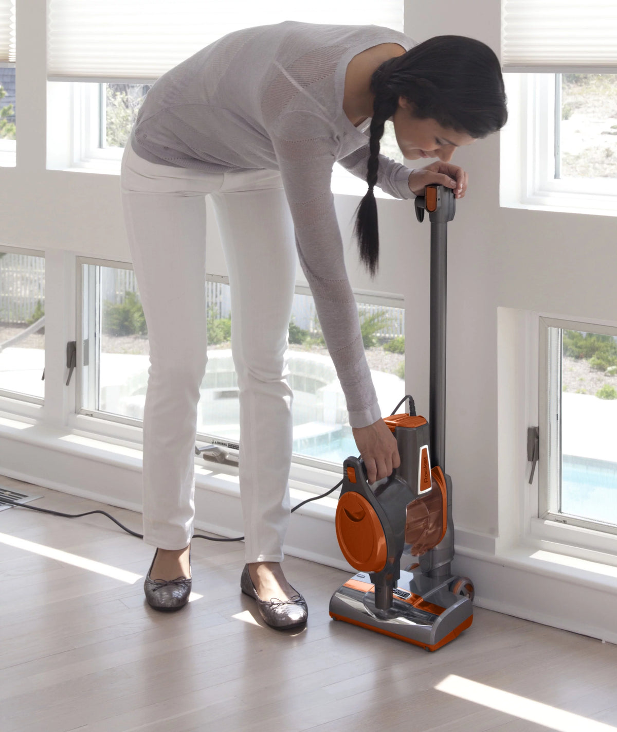 Ultra-Light Upright Vacuum with Wand Q447
